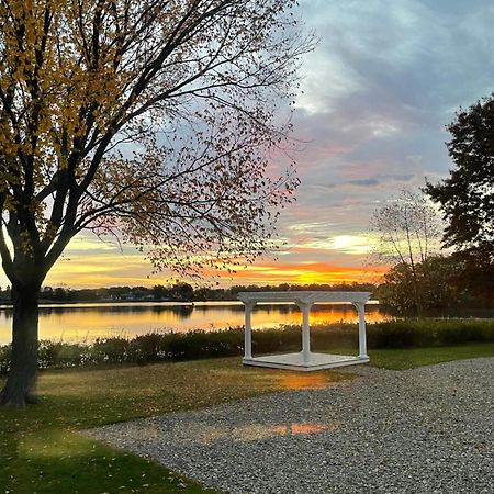 Lakeside Inn Wakefield Εξωτερικό φωτογραφία