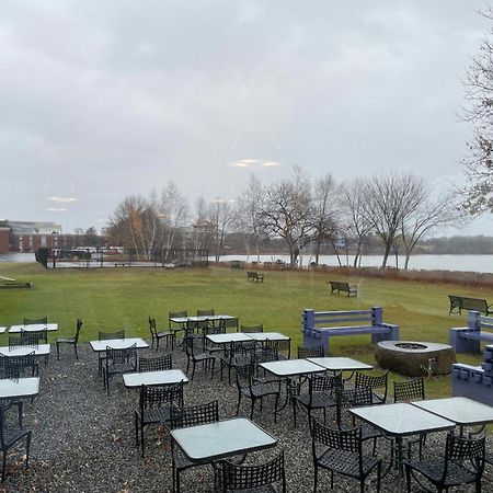Lakeside Inn Wakefield Εξωτερικό φωτογραφία