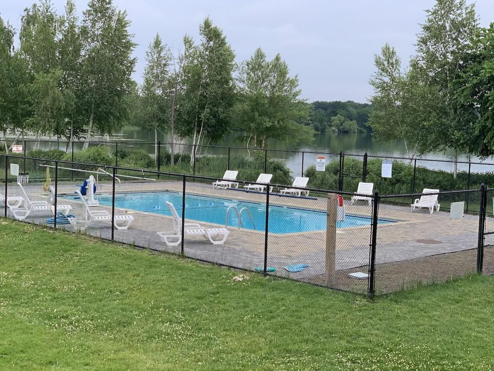 Lakeside Inn Wakefield Εξωτερικό φωτογραφία