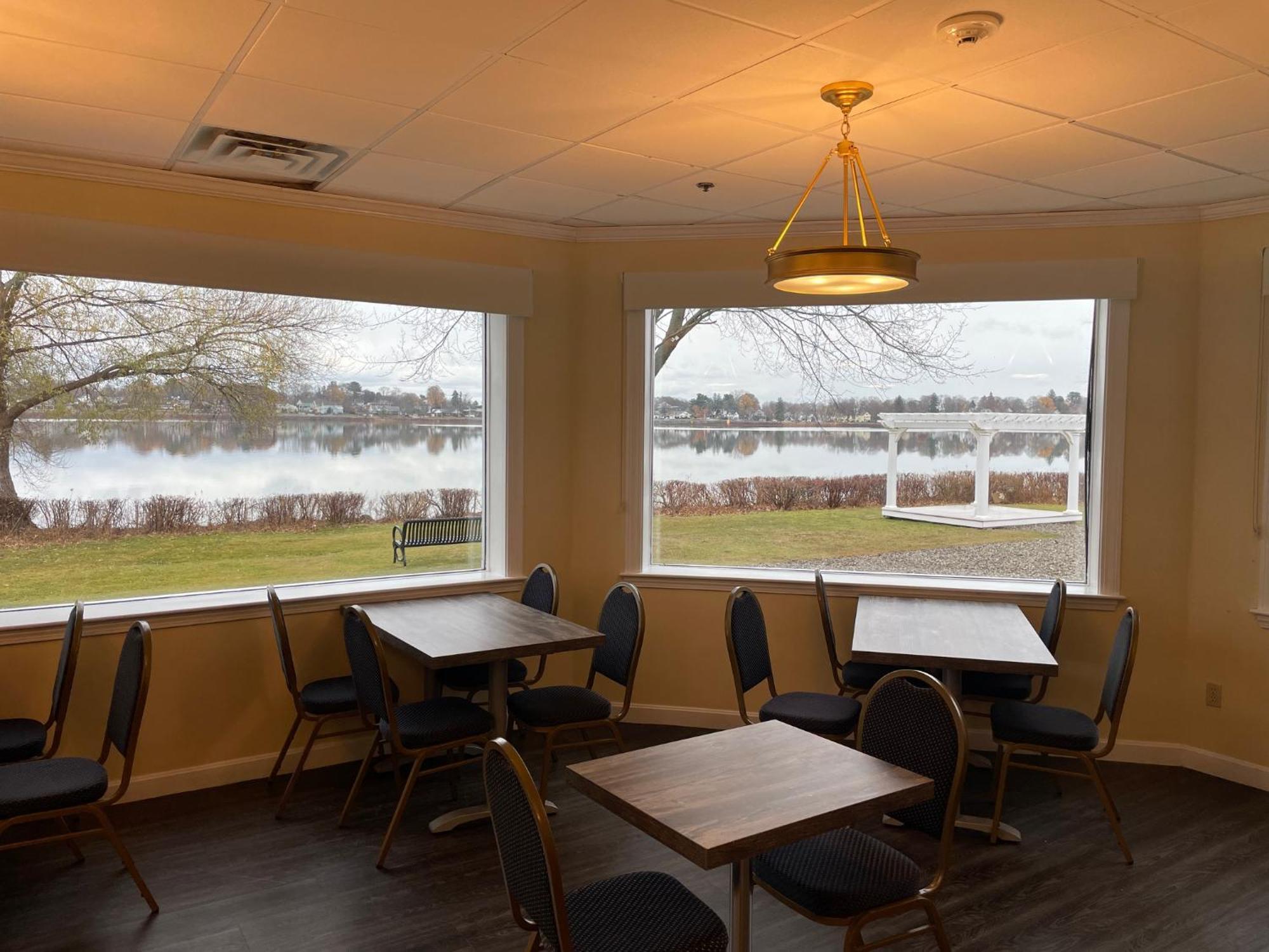 Lakeside Inn Wakefield Εξωτερικό φωτογραφία