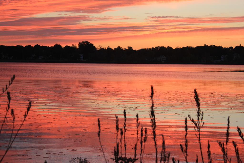 Lakeside Inn Wakefield Εξωτερικό φωτογραφία